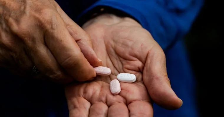Can Paxlovid be crushed up for dementia patients who can't swallow?